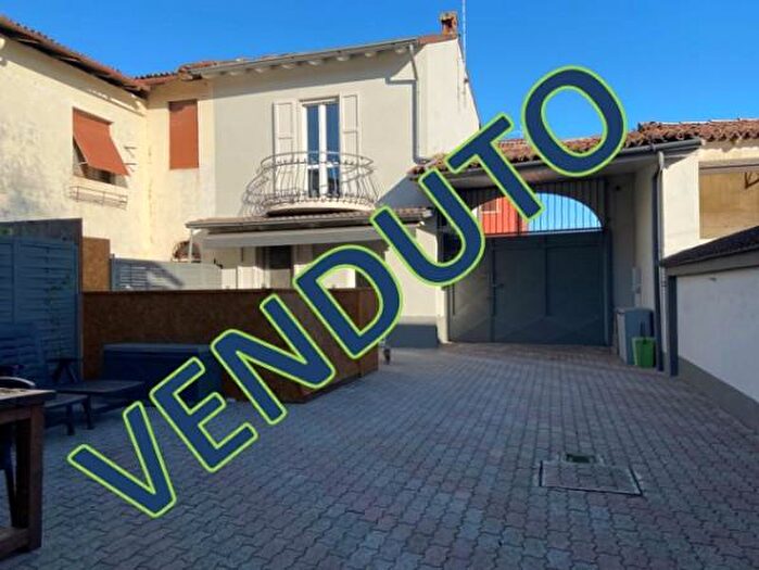 Casa trilocale in vendita in Via Camillo Benso Conte di Cavour, Azzanello