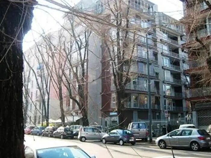 Appartamento con 5 locali in vendita in Via Tiziano, Milano