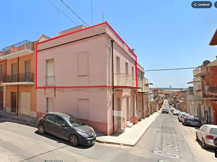 Appartamento trilocale in vendita in Via Giuseppe Giardina, Pachino