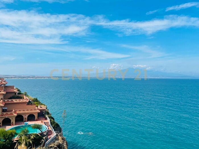 Appartamento quadrilocale in vendita in Costa Saracena Snc, Augusta