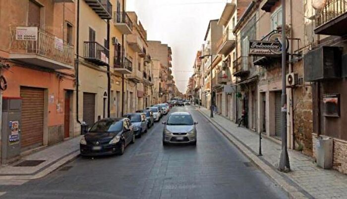 Appartamento con 6 locali in vendita in Via Aldisio Sammito, Gela