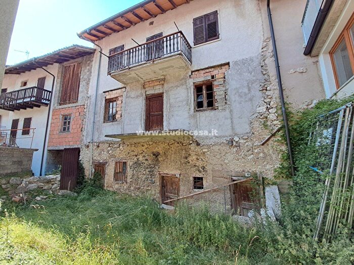 Casa in vendita in Via Aprile, RonzoChienis
