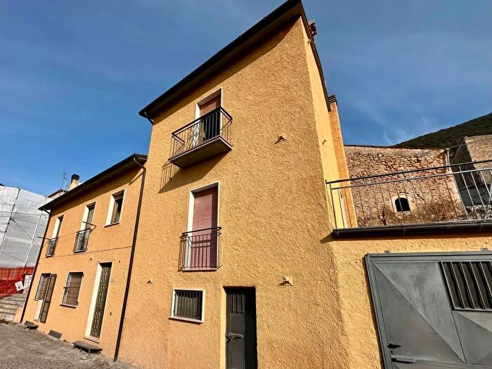Casa quadrilocale in vendita in Via Circonvallazione Sud Snc, San Pio Delle Camere