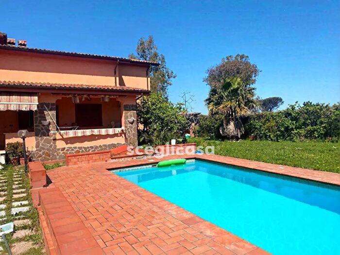 Casa con 5 locali in vendita in Via Mera, Aprilia