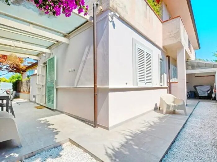 Appartamento trilocale in affitto in Via Piave, Forte Dei Marmi
