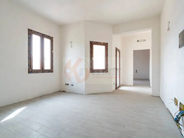 Appartamento con 6 locali in vendita in Via Nuoro, Golfo Aranci