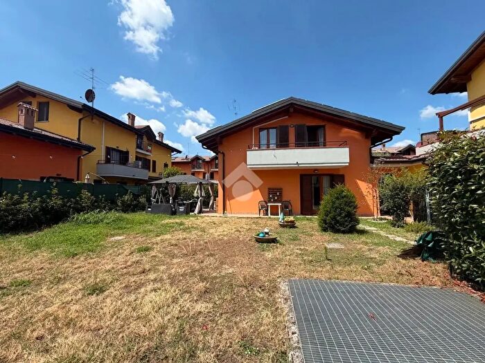 Casa quadrilocale in vendita in Via Manzù, Boltiere