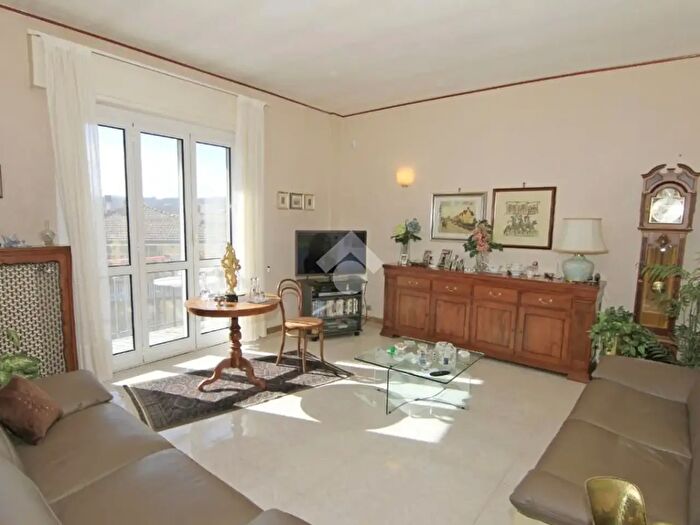 Appartamento quadrilocale in vendita in Via Zeffirino Bertelli, Gavi