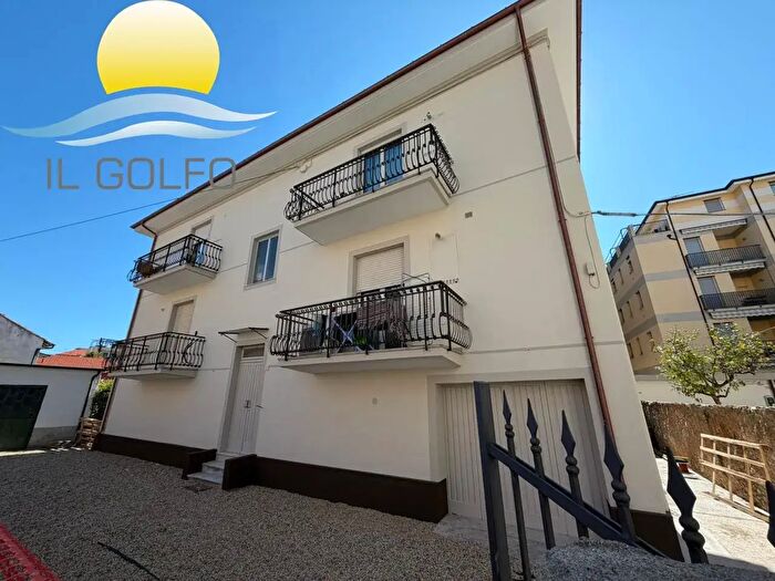 Appartamento trilocale in vendita in Via dello Schiavo, Diano Marina