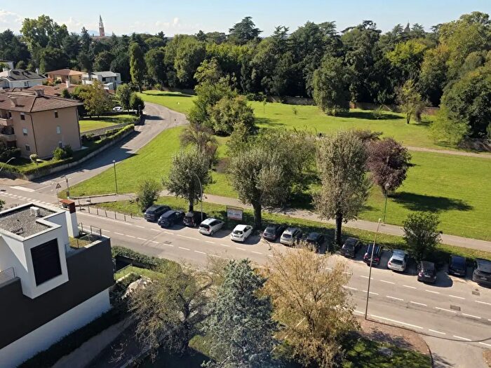 Appartamento trilocale in vendita in Viale Italia, Castelfranco Veneto