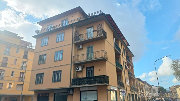 Appartamento trilocale in vendita in Via Poccianti, Scandicci