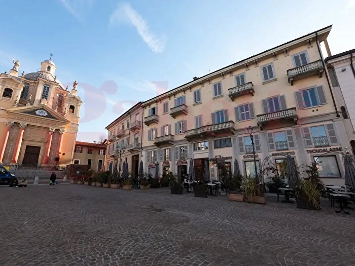 Appartamento trilocale in vendita in Piazza Cavour, Chieri