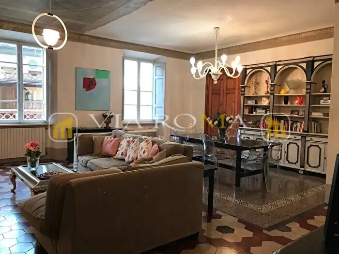 Appartamento con 6 locali in vendita in Lucca