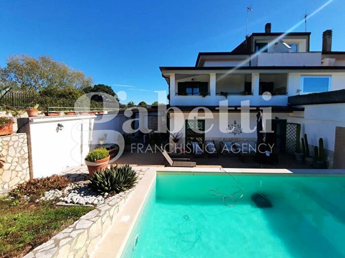 Casa con 5 locali in vendita in Via Ripuaria, Varcaturo, Giugliano in Campania
