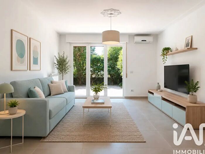 Appartamento con 7 locali in vendita in Via Manzoni, Camaiore