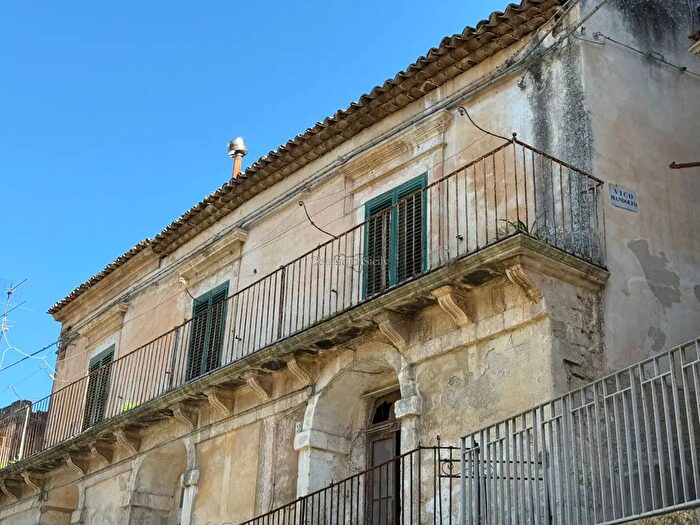 Casa quadrilocale in vendita in Vico Mandolfo, Modica