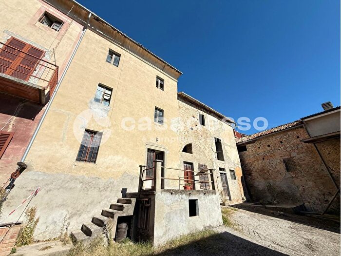 Casa con 9 locali in vendita in Murisengo