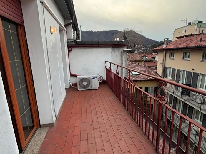 Appartamento bilocale in vendita in Viale Lecco, Como