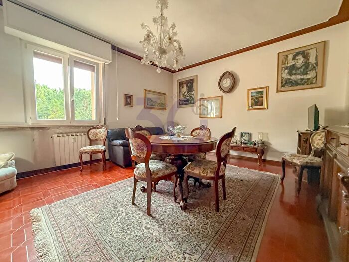 Appartamento con 6 locali in vendita in Belvedere, Arezzo