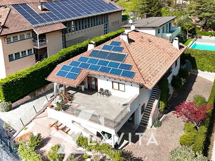 Casa con 10 locali in vendita in Centro, Egna