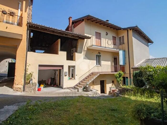 Casa con 6 locali in vendita in Via Case Nuove, Agnosine