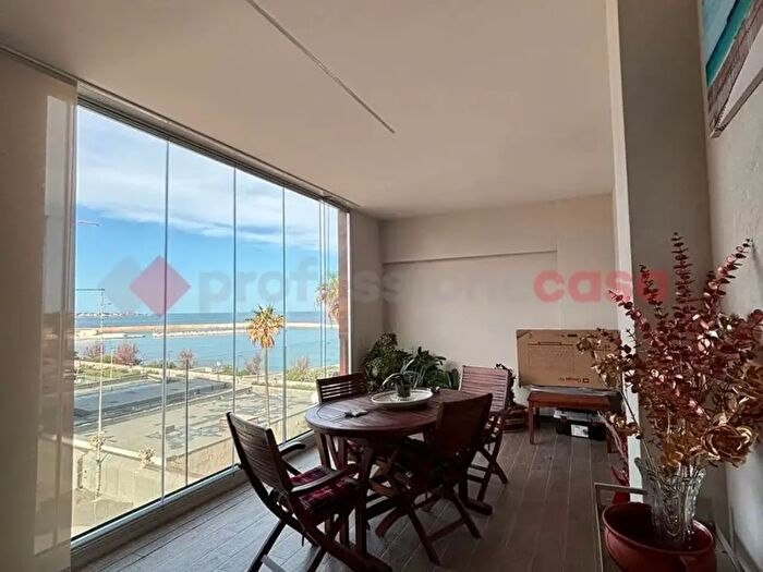 Appartamento trilocale in vendita in Via d Cimarosa, Bari