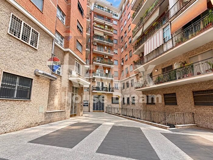 Appartamento trilocale in vendita in Roma