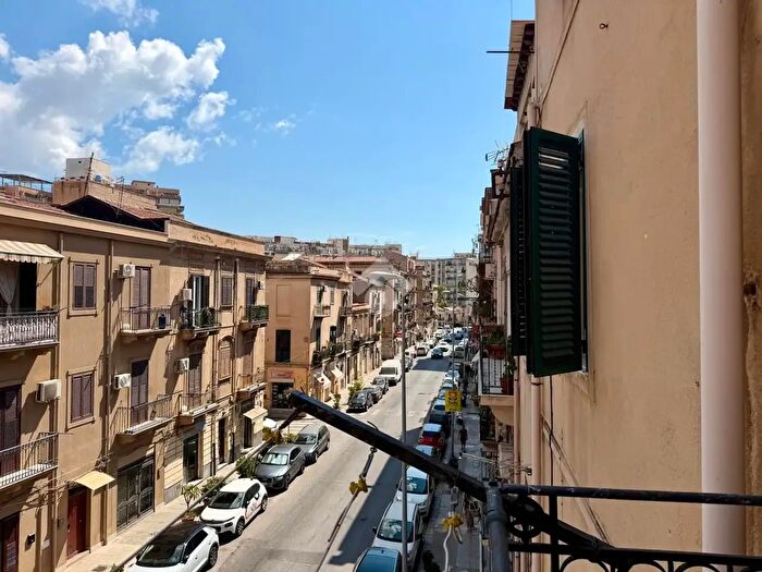 Appartamento bilocale in affitto in Via Giovanni Aurispa, Palermo