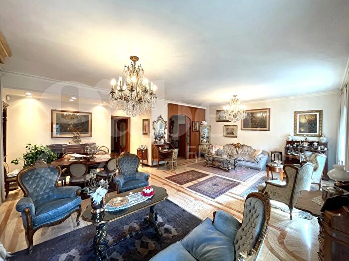 Appartamento con 5 locali in vendita in Via Latina, Roma