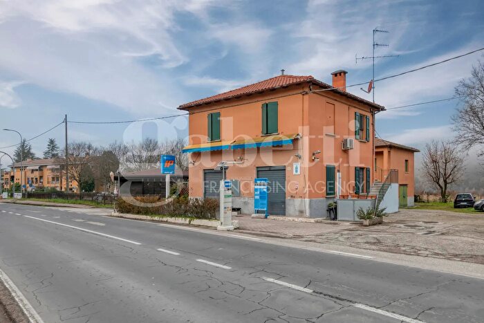 Casa con 8 locali in vendita in Via Idice, San Lazzaro Di Savena