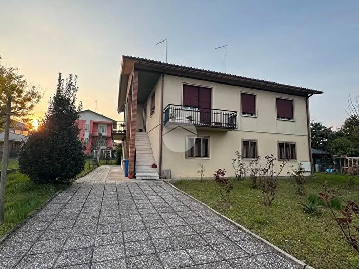 Casa con 7 locali in vendita in Via Bertuol, Preganziol