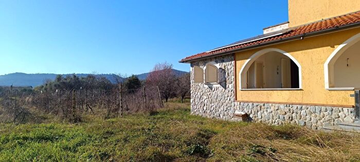 Casa con 10 locali in vendita in Castelnuovo Magra