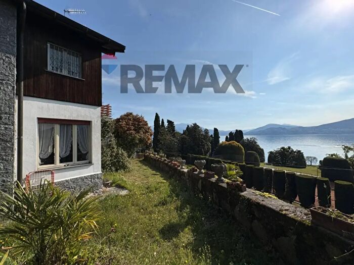 Casa con 8 locali in vendita in Via Nazionale, Oggebbio