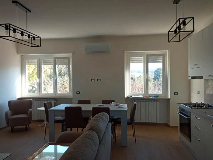 Appartamento con 6 locali in affitto in Vetralla