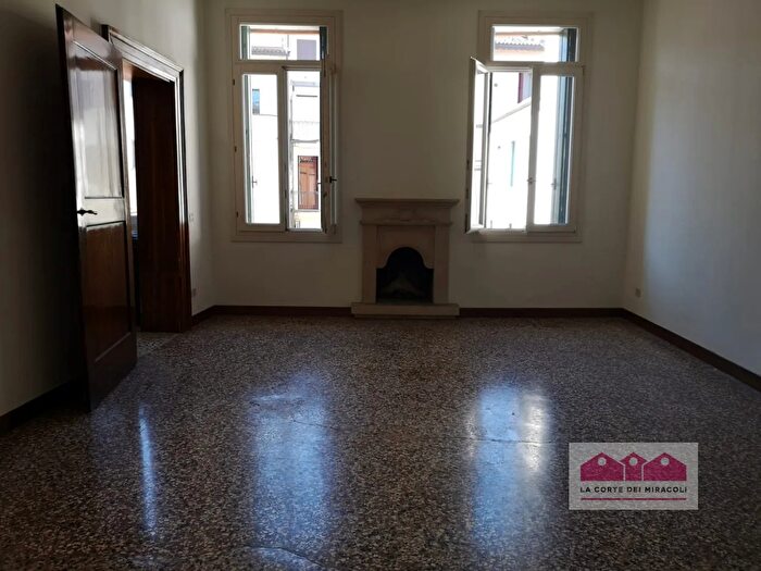 Appartamento quadrilocale in vendita in Contra Pasini, Vicenza