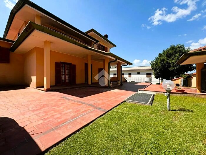 Casa con 5 locali in vendita in Via dei Lecci, Cisterna Di Latina