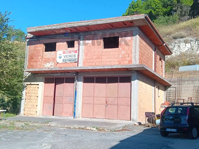 Casa bilocale in vendita in Strada Vicinale Mugavero Snc, Enna