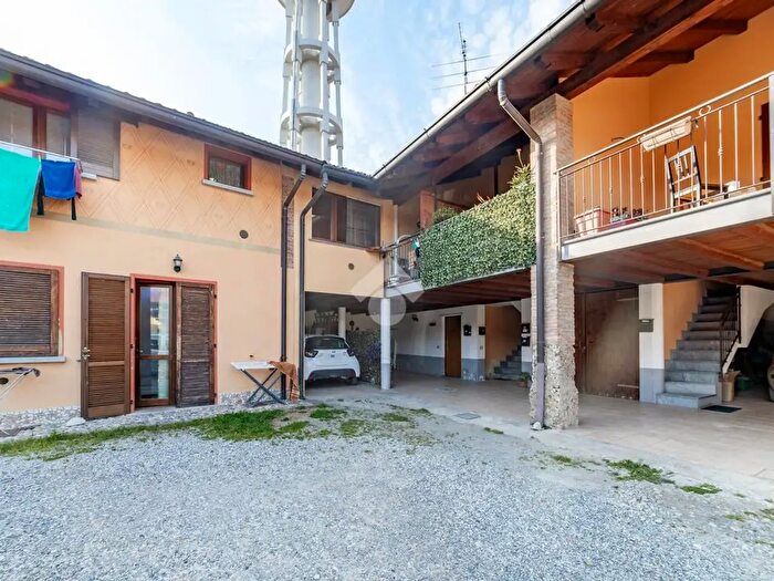 Appartamento bilocale in vendita in Via Dante Alighieri, Trezzano Rosa
