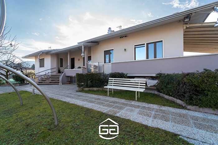 Casa con 5 locali in vendita in Via Granatieri, Malo