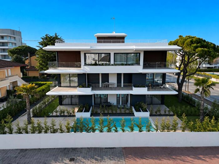 Appartamento trilocale in affitto in Via Vincenzo Monti, Lido Centro Ovest, Jesolo