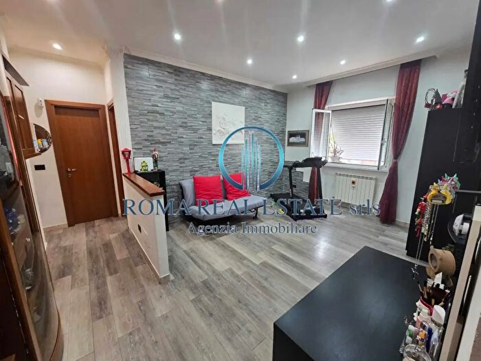 Appartamento trilocale in vendita in Via Visconte Maggiolo, Roma