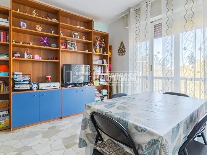 Appartamento trilocale in vendita in Via Venosa, Milano