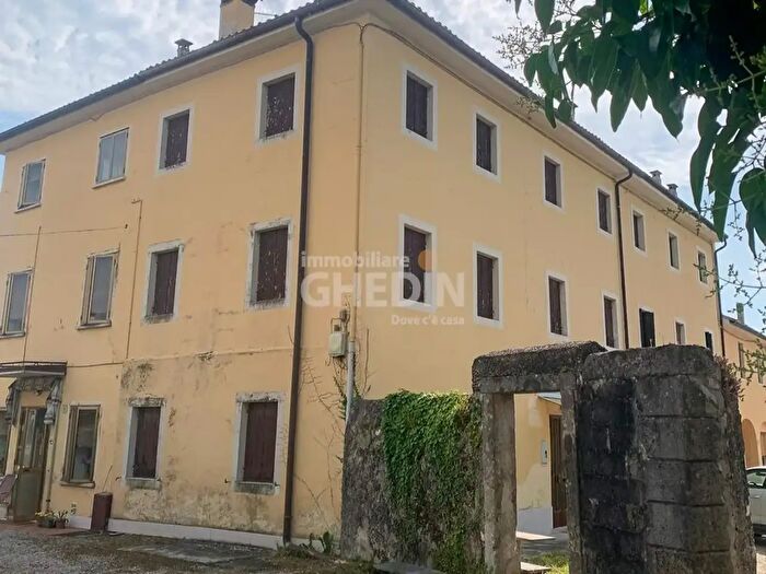Casa con 6 locali in vendita in Vittorio Veneto