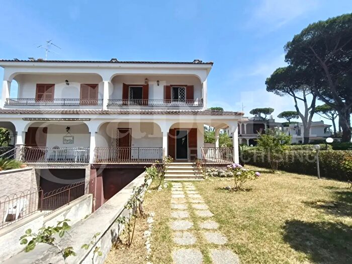 Casa quadrilocale in vendita in Via degli Olivi, Anzio
