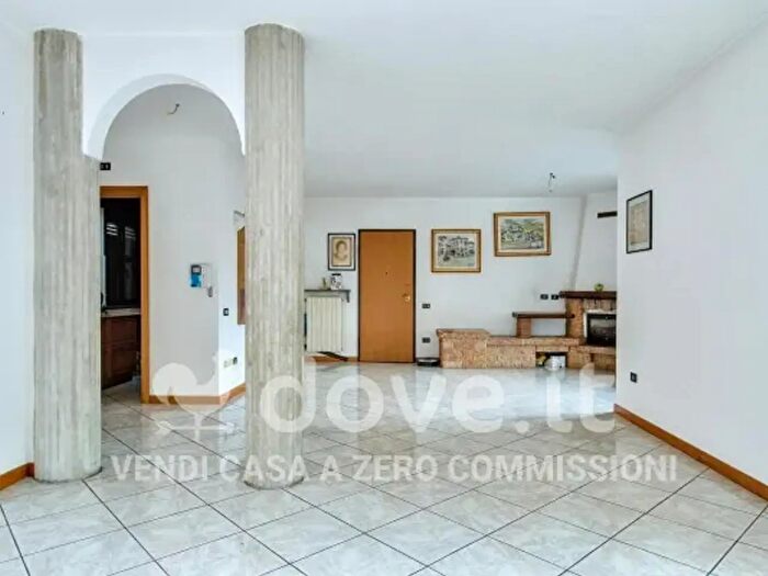 Appartamento quadrilocale in vendita in Via Provinciale, Villa D'Ogna