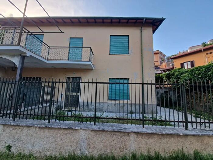 Appartamento bilocale in vendita in Via degli Scaloni, Grottaferrata