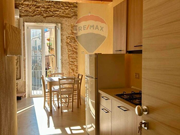 Appartamento bilocale in affitto in VIA S TERESA, Ortigia, Siracusa