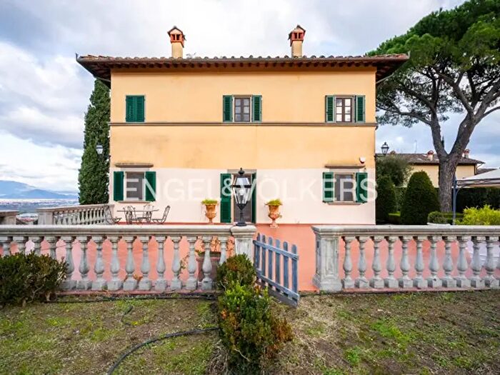 Casa con 6 locali in vendita in Via Fernando Bicchi, Carmignano