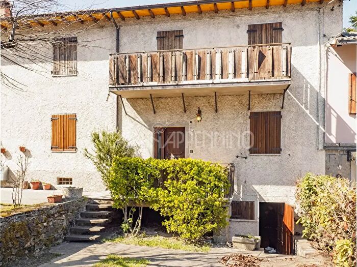 Appartamento con 5 locali in vendita in Frassinoro