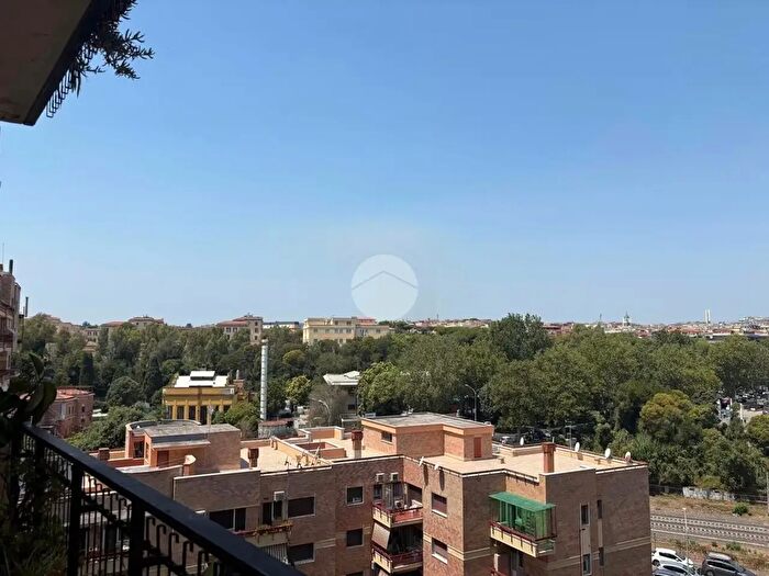 Appartamento trilocale in vendita in Via Giuseppe Ravizza, Roma